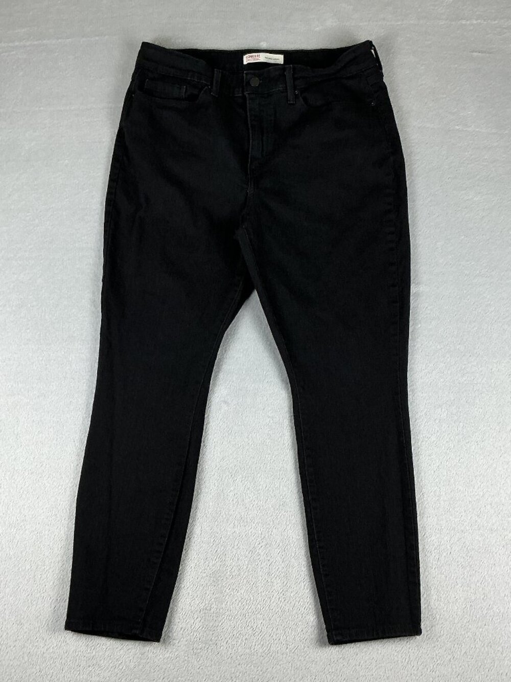 Signature Levi Strauss Women's Mid Rise Skinny Black Jeans Size 12S Dark Wash.
